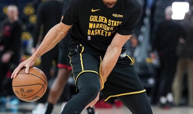 半岛体育官网-万幸！检查显示库里脚踝伤势不重 勇士盼继续冲刺