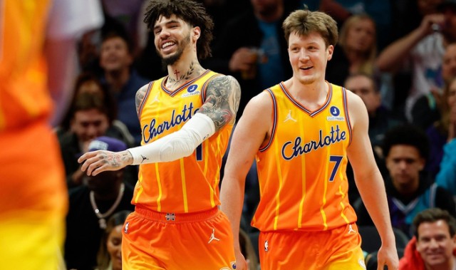 半岛体育-15胜3负，5连胜越来越强，多位新星大崛起，又一超级黑马令人敬佩|独行侠|黄蜂|NBA常规赛|达拉斯独行侠队|布兰登-奈特_新浪体育_新浪新闻