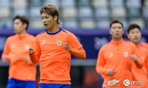 泰山队进行赛前踩场训练，积极备战明天与梅州客家队的中超联赛